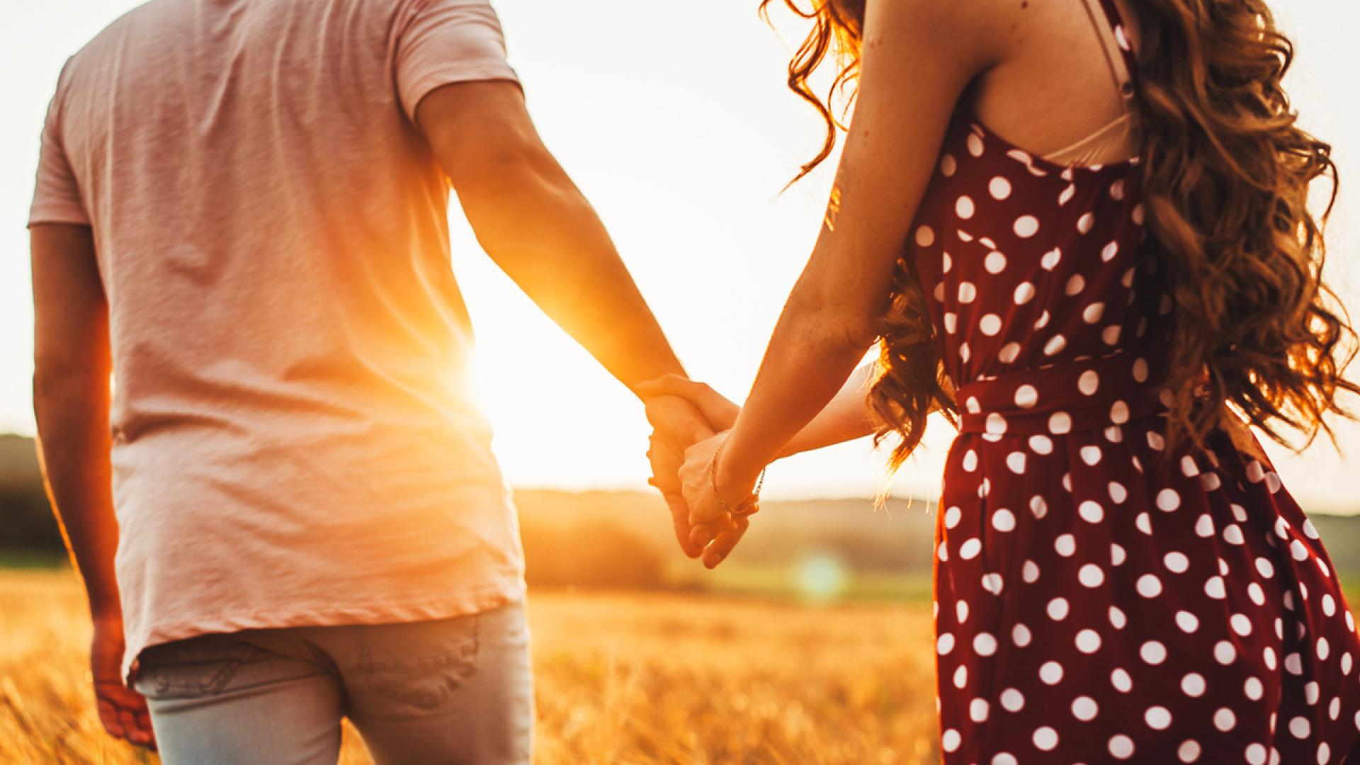 Казват, че Вселената знае най-добре кога и с кого трябва