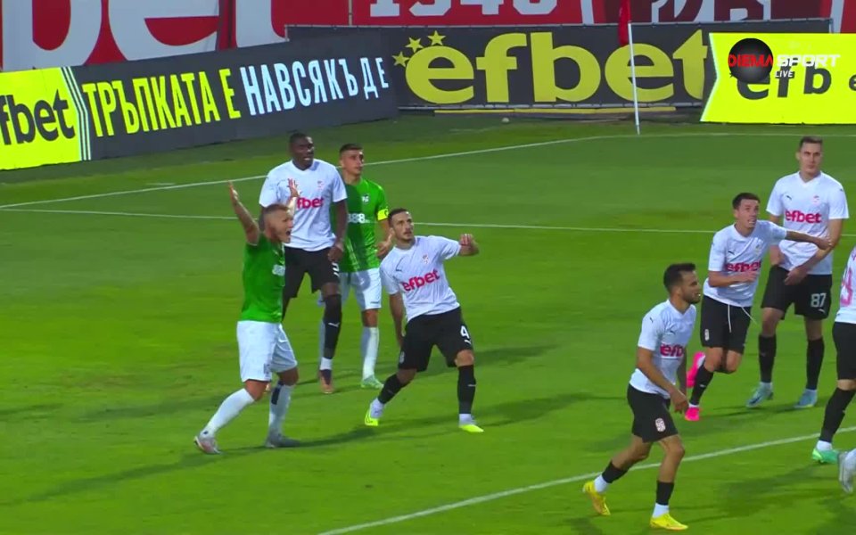 В продължението на срещата Даниил Кондраков опита изстрел извън наказателното