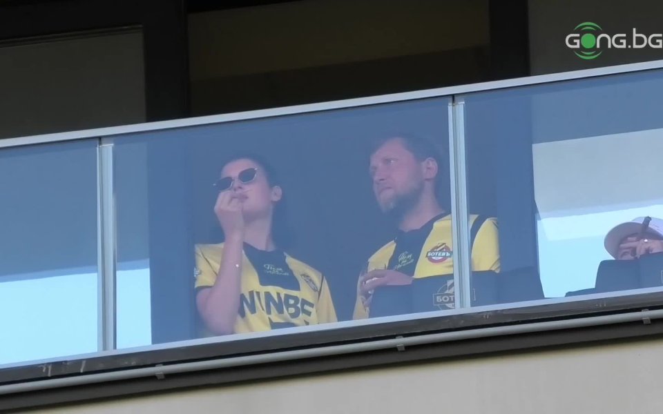 Собственикът на Ботев Пловдив - Антон Зингаревич, е на стадион