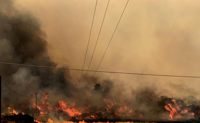 Огненият ад в Гърция: Родос, Корфу и Евия още са в капана на пламъците