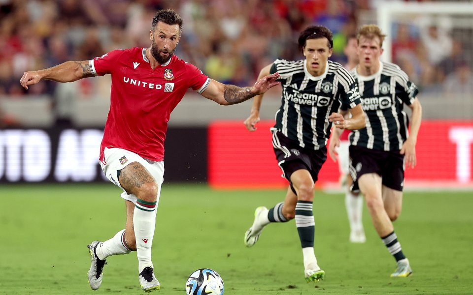 Манчестър Юнайтед загуби с 1:3 от Рексъм поредната си контрола