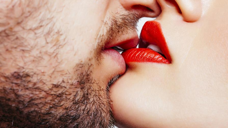 Седем неща, които мъжът прави, преди да целуне жена