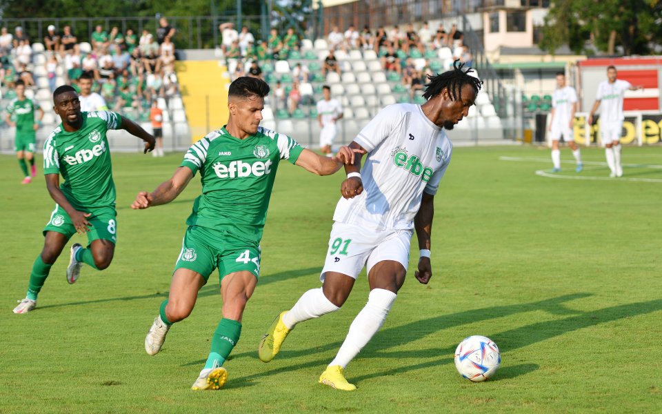 Хебър и Берое играят при 1:0 на стадион Георги Бенковски