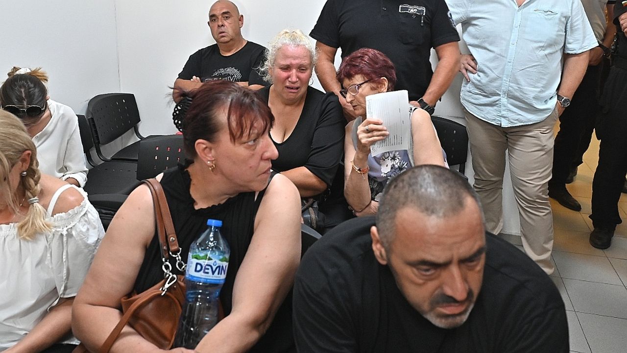 <p>Съдът в Пловдив гледа искането на прокуратурата за постоянното задържане под стража на 19-годишните близнаци от Цалапица, които бяха арестувани след убийството на 24-годишния Димитър Малинов</p>