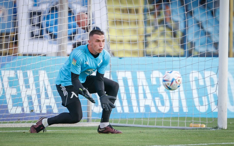 Левски има млад отбор с бразилски звезди и вратар, който