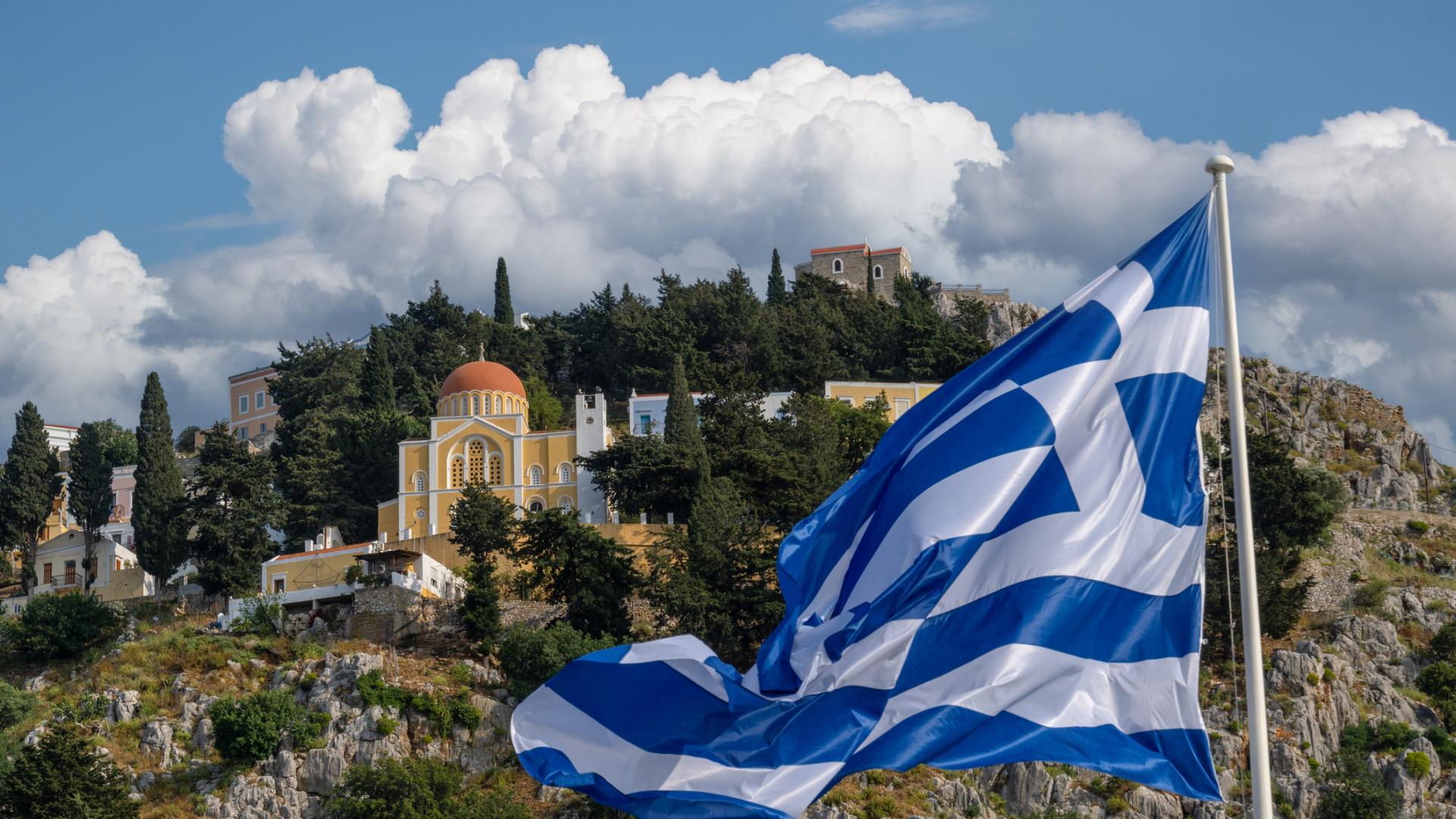 Парламентът на Гърция одобри тримесечно спиране на разглеждането на молбите