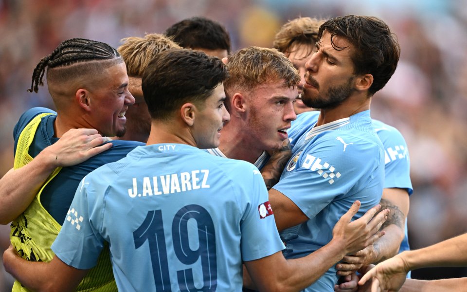 Отборите на Арсенал и Манчестър Сити играят при резултат 1:1 във