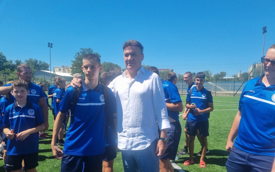 Президентът на Българския футболен съюз - Борислав Михайлов, говори пред