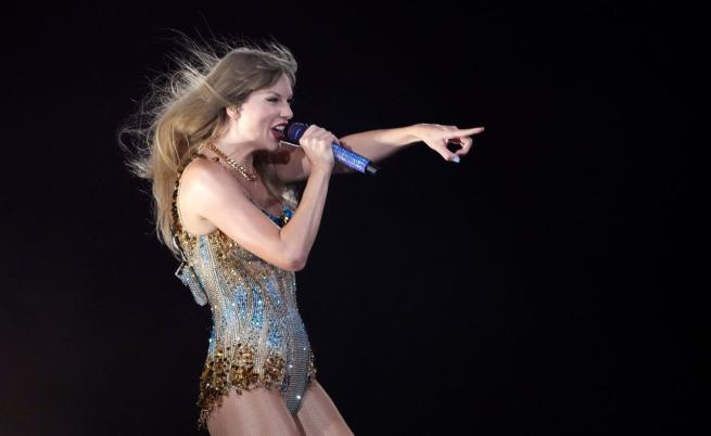 Удар от мълния евакуира концерт на Тейлър Суифт в Сидни
