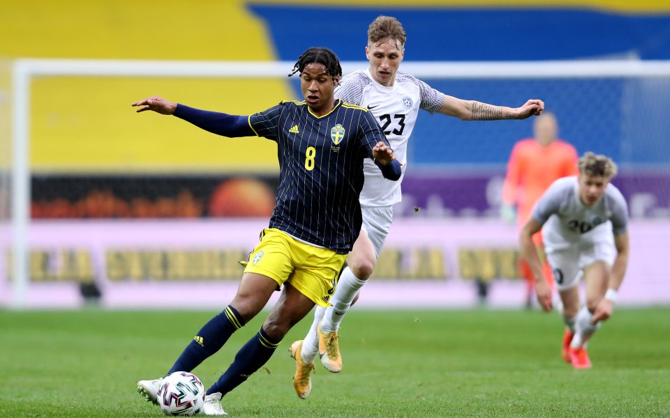 Наполи уреди привличането на шведския халф Йенс Каюсте, информира Фабрицио