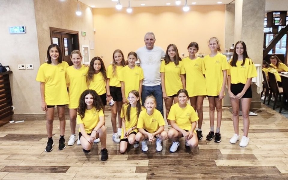 Легендата Христо Стоичков изненада децата от Марица камп 2023