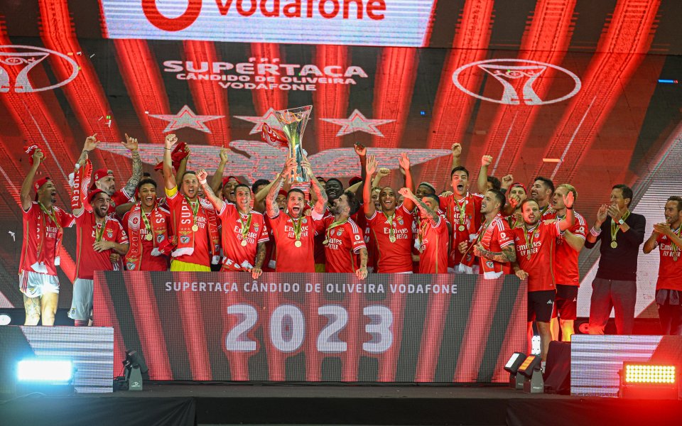 Шампионът Бенфика победи Порто с 2:0 и спечели Суперкупата на