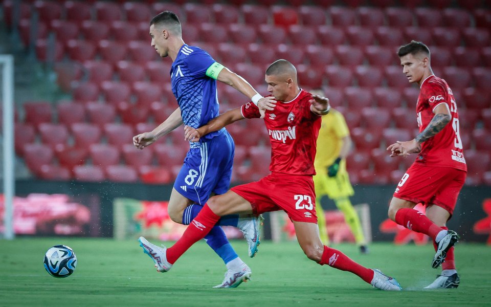 Апоел Беер Шева и Левски играят при 0:0 в мач