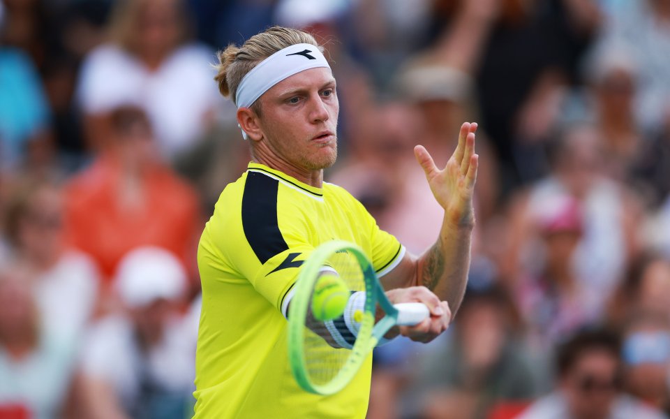 Алехандро Давидович Фокина победи драматично със 7:6 (4), 4:6, 7:6