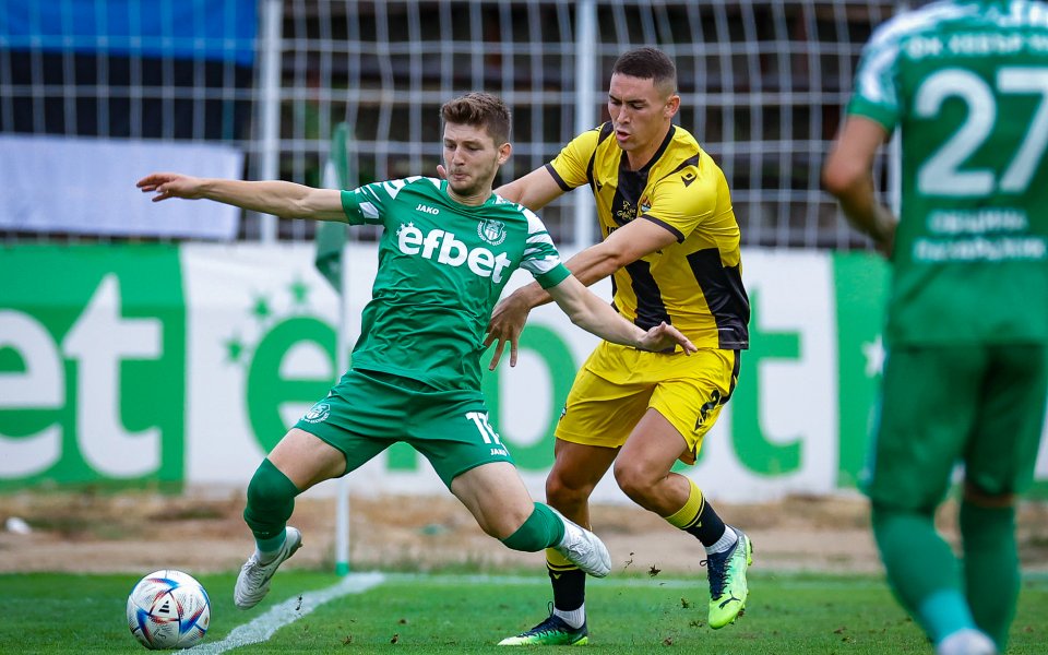 Хебър Пазарджик и Ботев Пловдив играят  в среща от 5-ия