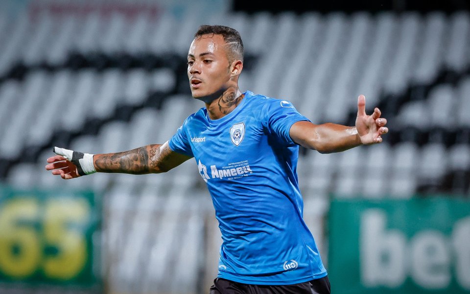 Пред провал е трансферът на нападателя на Черно море Матеус