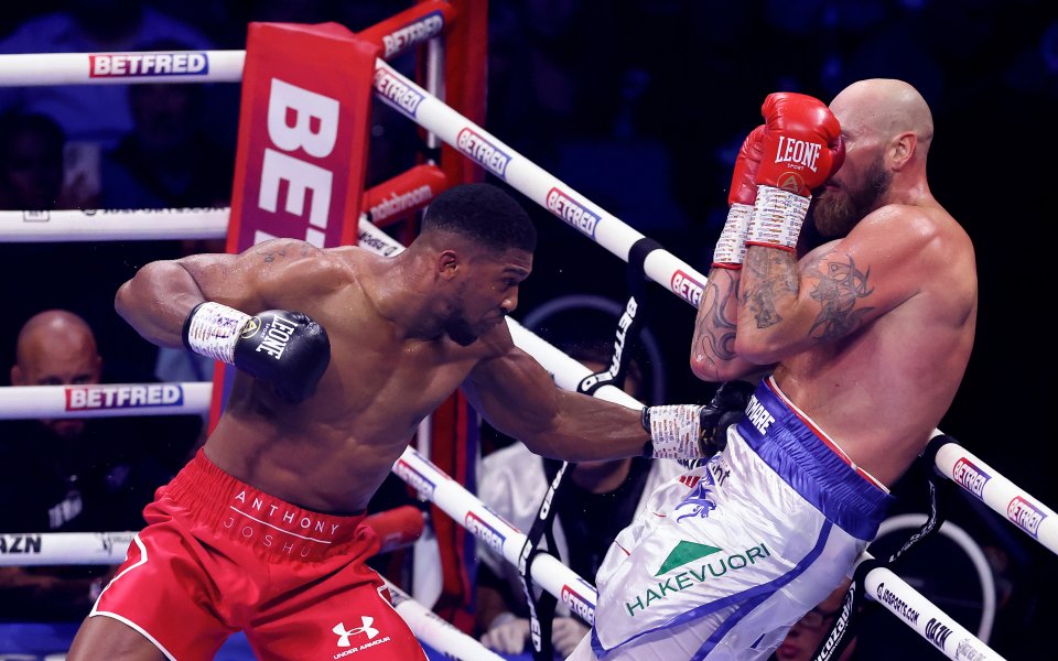 Антнъни Джошуа се завърна с нокаут! Ей Джей победи Роберт