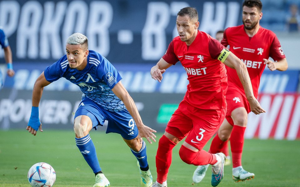 Левски и Ботев Враца играят при 0:0 в мач от