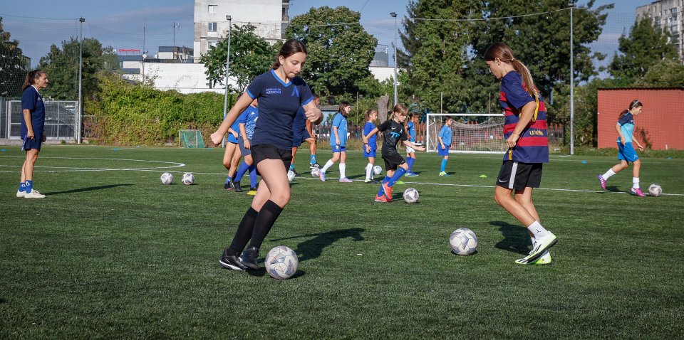 Първа тренировка на девическия отбор на Левски1