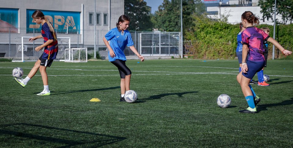 Първа тренировка на девическия отбор на Левски1