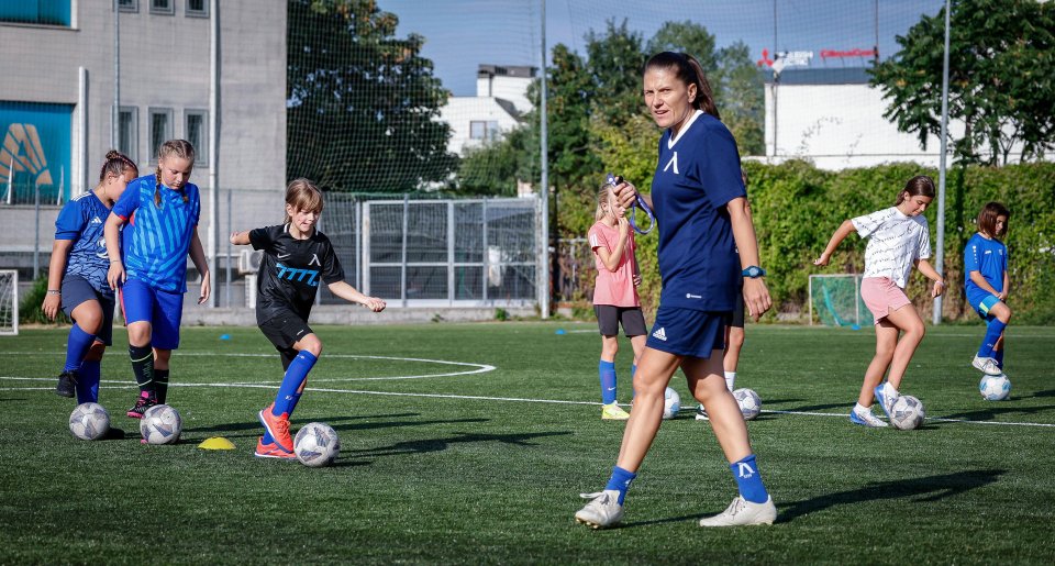Първа тренировка на девическия отбор на Левски1