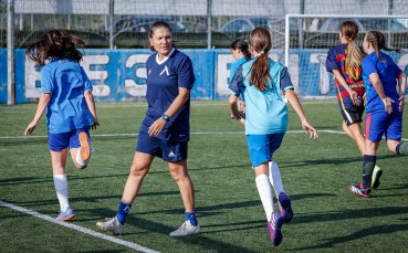 Треньорката на девическия тим на Левски Деяна Петракиева остана доволна