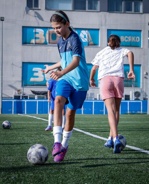 Първа тренировка на девическия отбор на Левски1