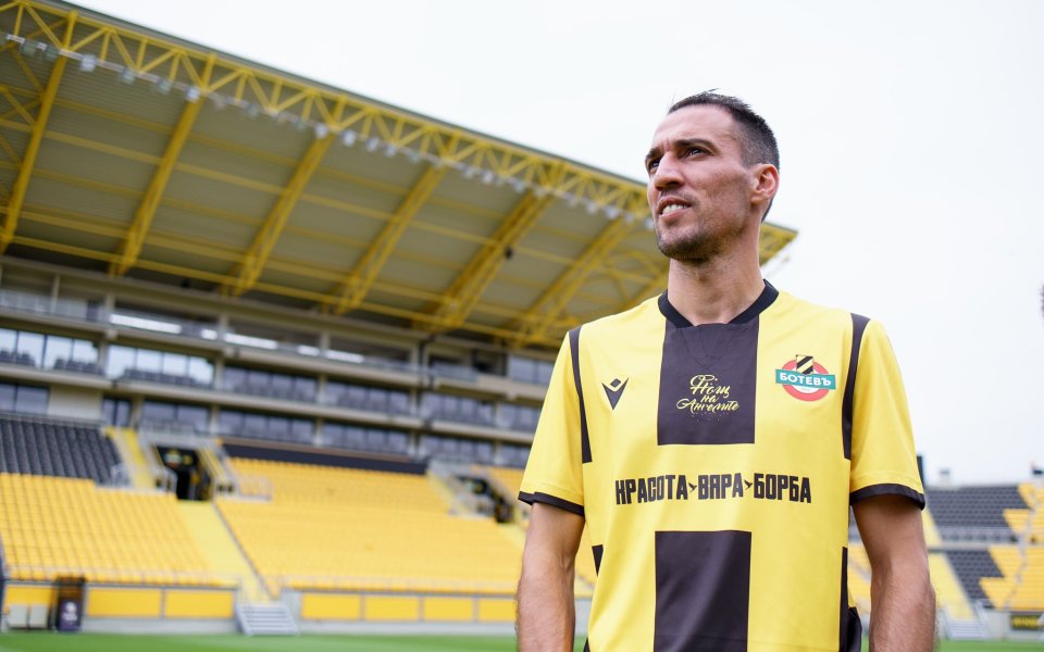 Официалното представяне на Ивелин Попов в Ботев (Пловдив) ще се