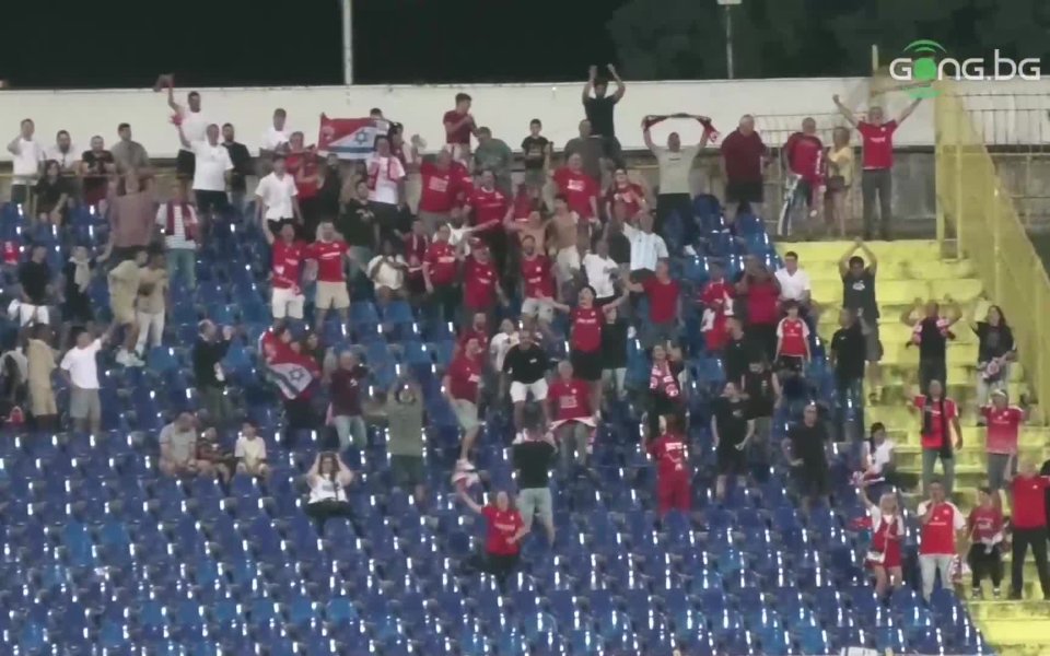 Радостта в "червено" след гола на Йоан Стоянов Още спорт Други