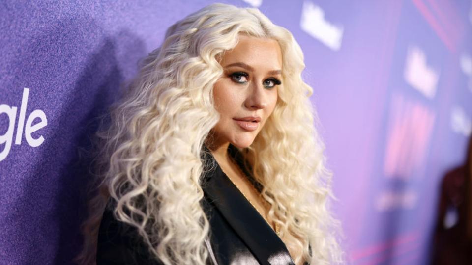 Кристина Агилера наскоро почерпи феновете си с надникване зад кулисите