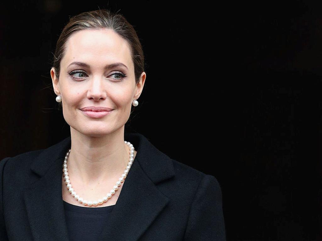 Холивудската актриса Анджелина Джоли се появи с нов цвят на