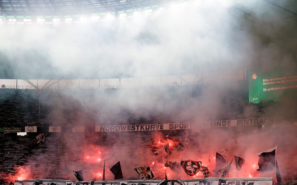 Те получиха официално заделените им 5000 билета за Камп Ноу“,