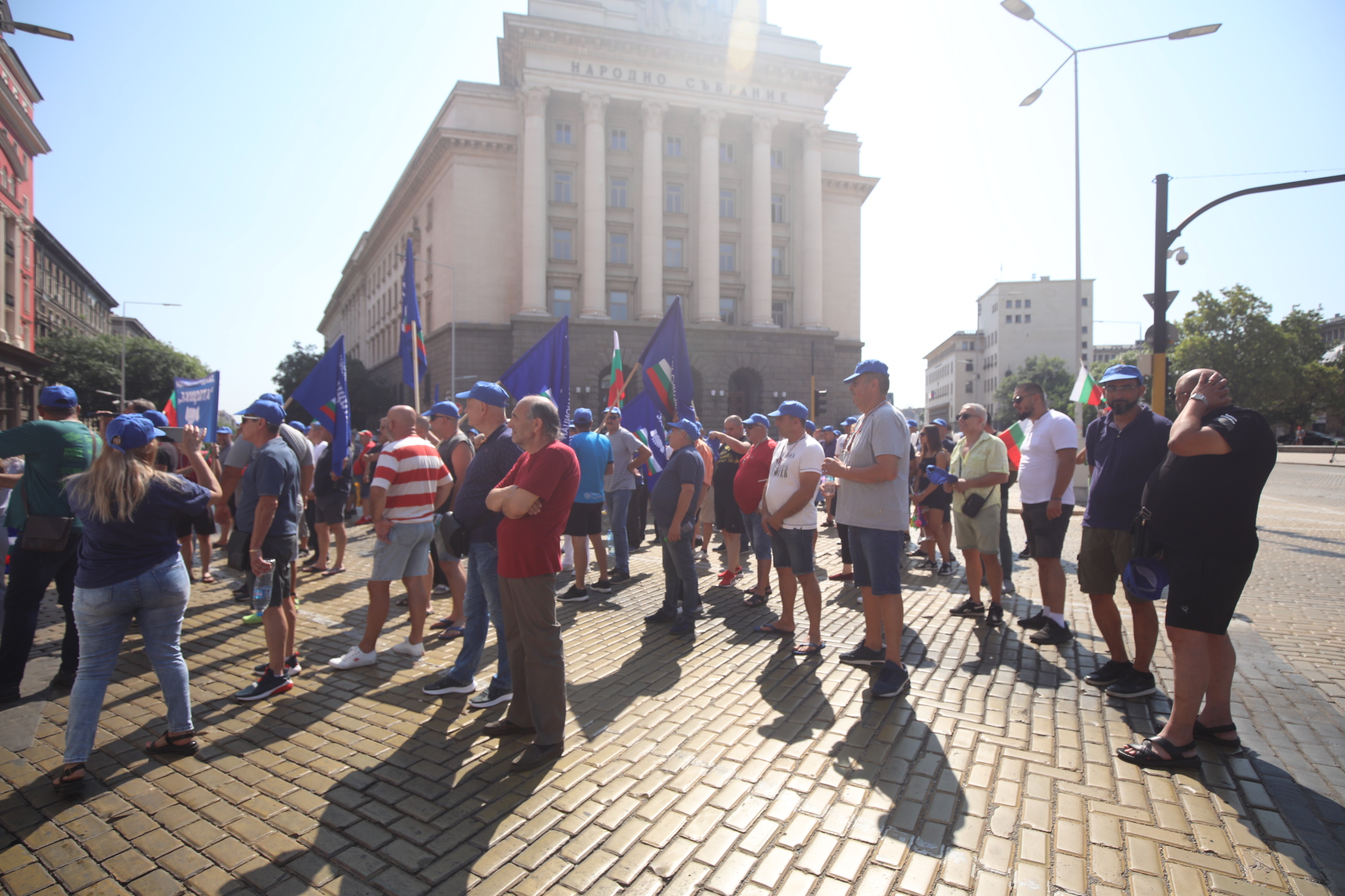 <p>Спешните медици отново излязоха на протест. Демонстрацията е организирана от синдикат &bdquo;Защита&rdquo;.</p>