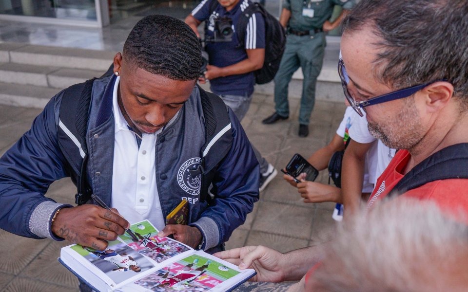 Отборът на Аякс пристигна в България за гостуването на Лудогорец