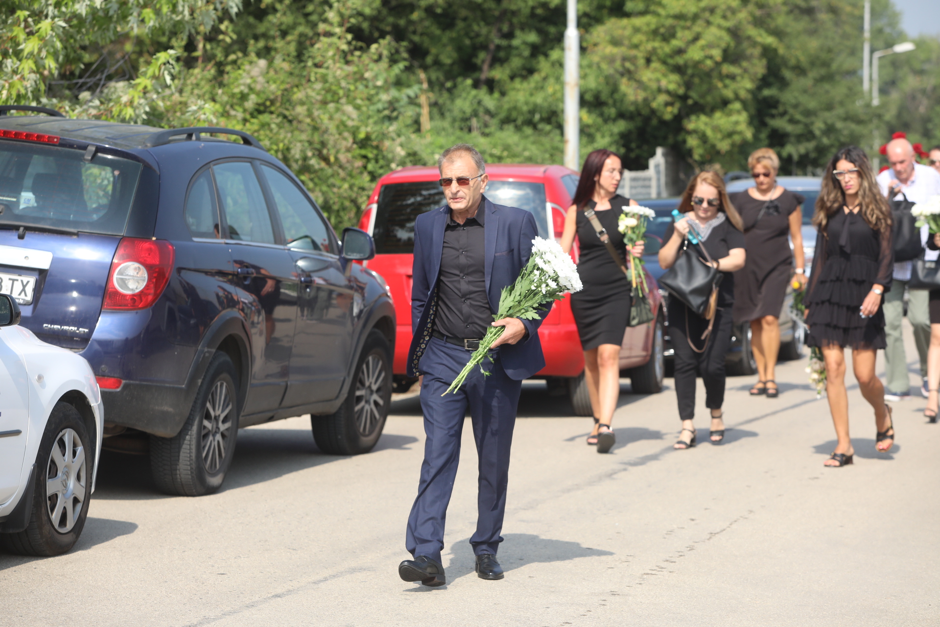 <p>Близки и познати изпращат Алексей Петров в последния му път. Поклонението е в Православен гробищен парк &quot;Св. Архангел Михаил&quot; в кв. &quot;Бояна&quot; в София</p>