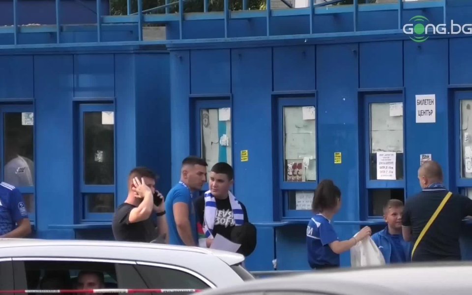 Час преди началото на срещата между Левски и Айнтрахт на