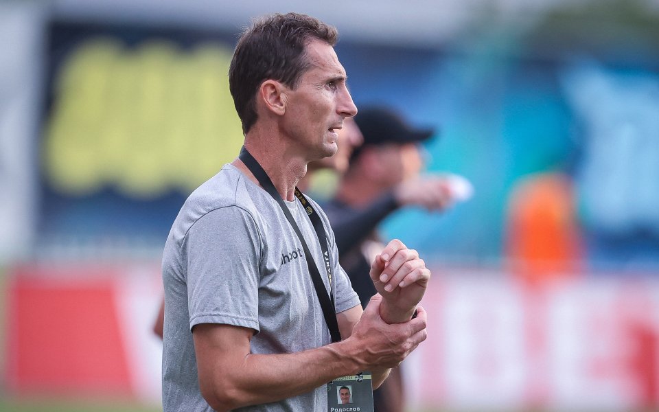 Пирин Благоевград се е разделил с треньора Радослав Митревски. Причината