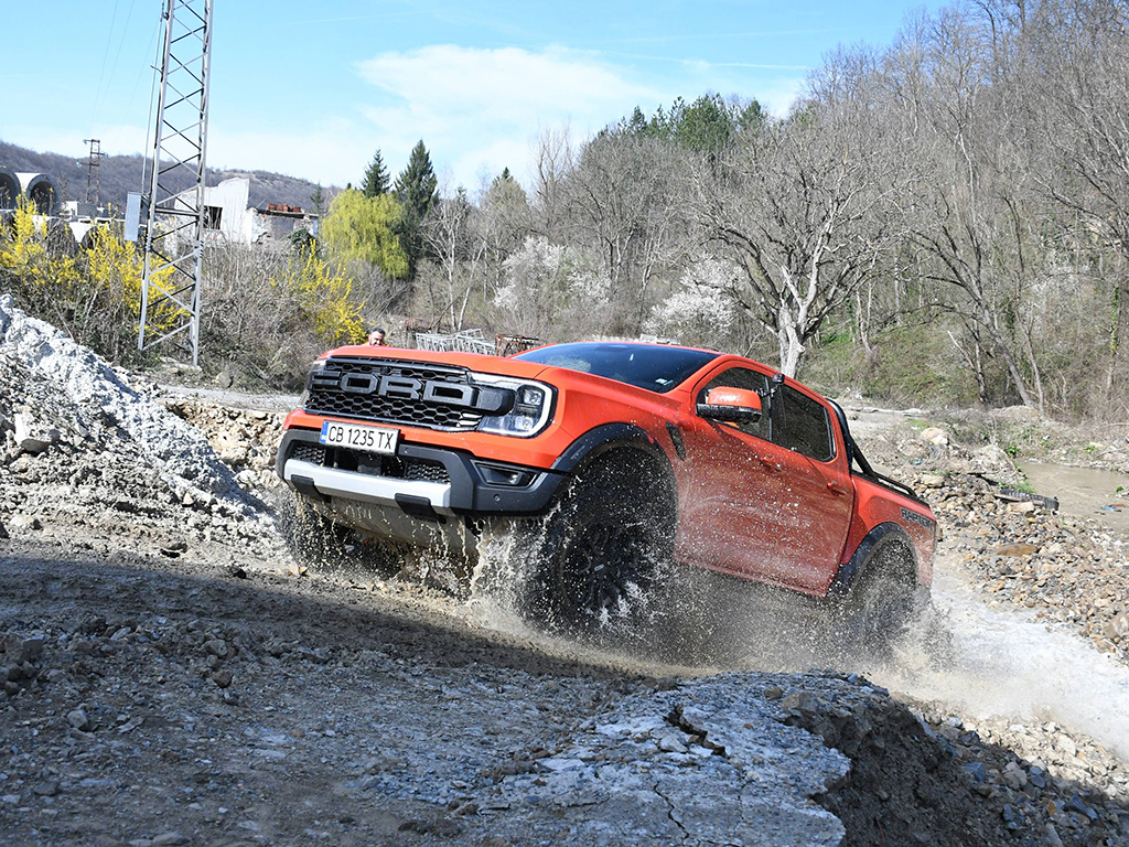 Зад волана на Ford Ranger Raptor