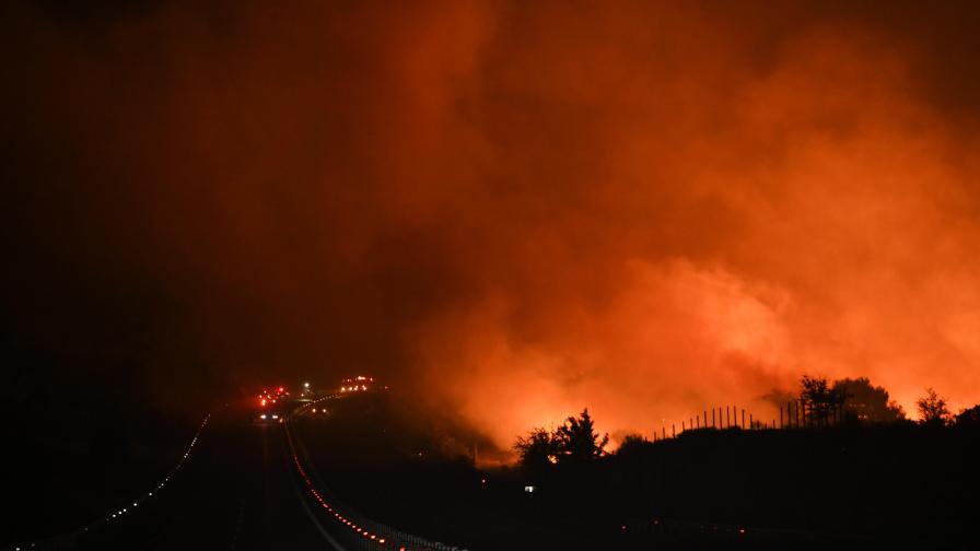 Евакуират хиляди заради пожари в Калифорния (ВИДЕО)
