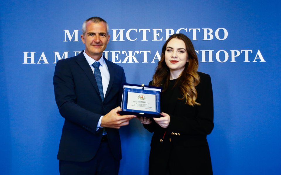 Министър Димитър Илиев към Нургюл Салимова: Ти си вдъхновение, нека всяка титла, към която се устремиш, бъде твоя