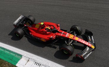 Пилотът на Ферари Карлос Сайнц спечели третата и последна свободна