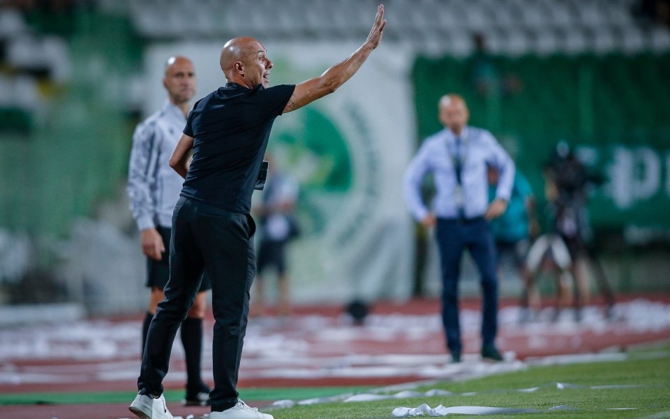 Треньорът на Берое Густаво Араголаса ще може да разчита на