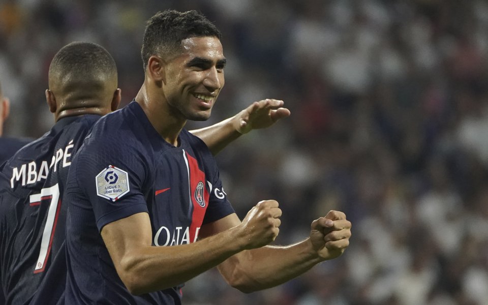 Лион и Пари Сен Жермен играят при резултат 0:3 в