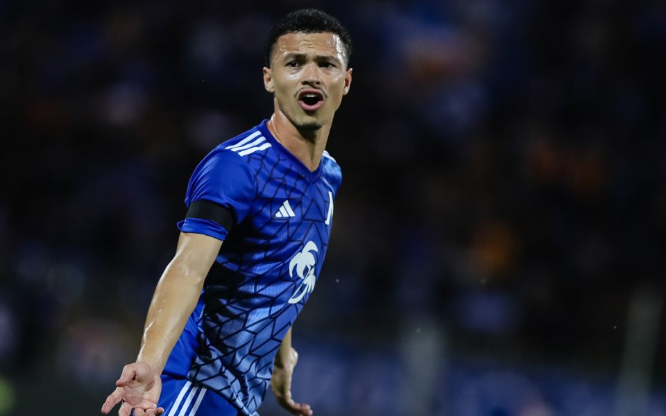 Две компании имат интерес към акциите на Левски, съобщава 24 часа.