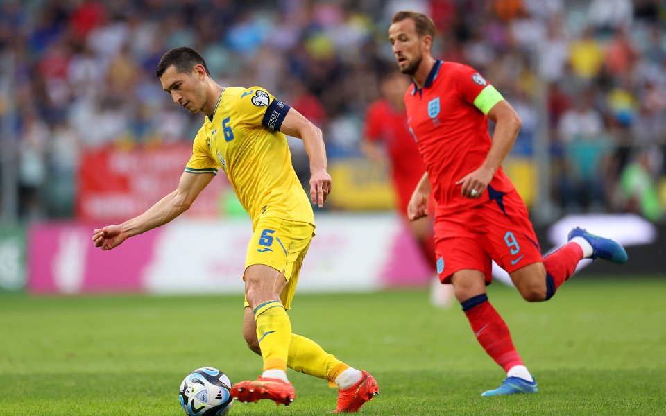Украйна и Англия играят при 1:1 в мач от група