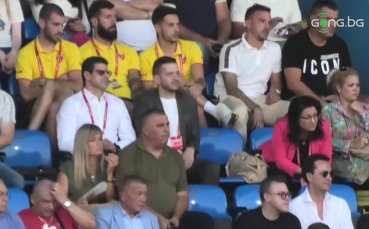 Българската делегация на трибуните на стадиона в Подгорица по време