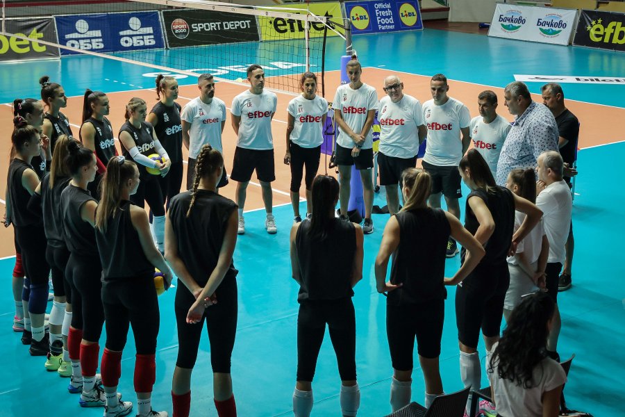 Тренировка на женския национален отбор по волейбол1