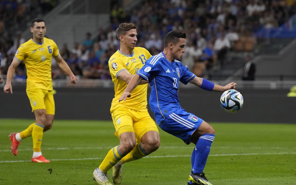 Националните отбори на Италия и Украйна играя при резултат 2:1 в