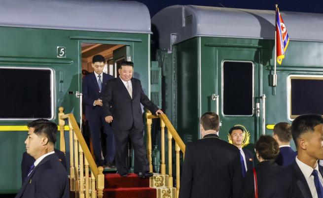 Живи омари и Бордо: Какво знаем за бронирания влак на Ким Чен-ун