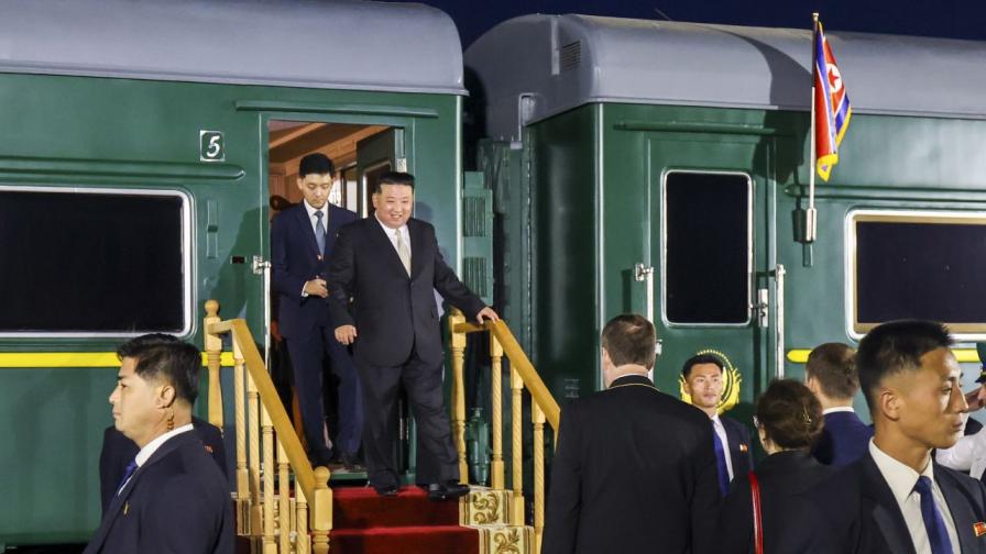 Живи омари и Бордо: Какво знаем за бронирания влак на Ким Чен-ун